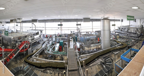Foto: brewery inside -ampoule filling system // Brauerei Abfüllanlage brewery inside -ampoule filling system // Brauerei Abfüllanlage