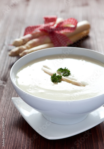 Foto: frische Spargelcremesuppe frische Spargelcremesuppe