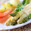 Photo: grüner und weißer spargel grüner und weißer spargel
