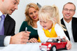 Photo: Familie mit Berater - KFZ Kredit Familie mit Berater - KFZ Kredit