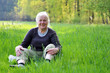 Foto: Seniorin beim entspannen Seniorin beim entspannen