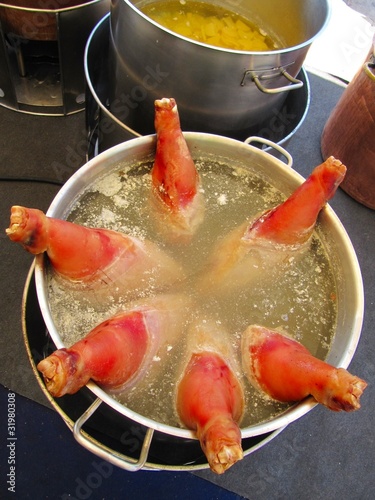 Foto: Elaboración del jamón cocido, preparation of cooked ham. Elaboración del jamón cocido, preparation of cooked ham.