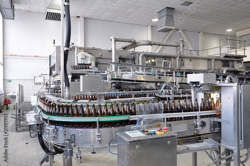 Photo: brewery inside -ampoule filling system // Brauerei Abfüllanlage brewery inside -ampoule filling system // Brauerei Abfüllanlage