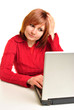 Foto: Büromitarbeiterin arbeitet am Laptop Büromitarbeiterin arbeitet am Laptop