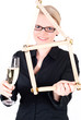 junge Frau mit Haussymbol und Sektglas