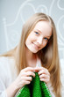Girl who knits on the needles