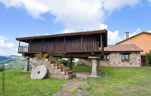 Foto: Horreo de Lue (Lastres) Horreo de Lue (Lastres)