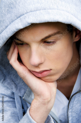 Foto: Cool blickender Jugendlicher Cool blickender Jugendlicher