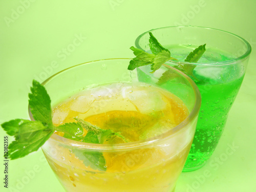 Foto: green and yellow lemonade green and yellow lemonade