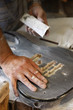 Luthier trabajando