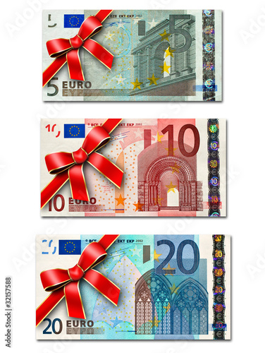 Illustration: 5 + 10 + 20 EUR cashback 5 + 10 + 20 EUR cashback