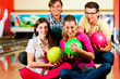 Freunde bowlen
