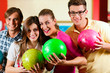 Freunde bowlen