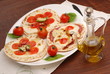 TRE,PIADINE AL FORMAGGI E POMODORI TRE,PIADINE AL FORMAGGI E POMODORI