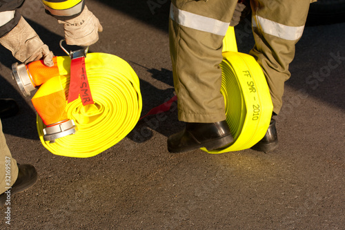 Foto: Feuerwehrschlauch aufrollen Feuerwehrschlauch aufrollen
