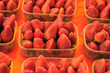 étal de fraises au marché étal de fraises au marché