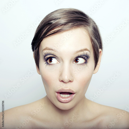 Photo: portrait of a young woman portrait of a young woman