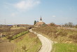 vista sulla strada e sulla chiesa