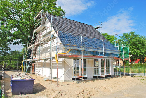 Photo: Rohbau mit Gerüst Rohbau mit Gerüst