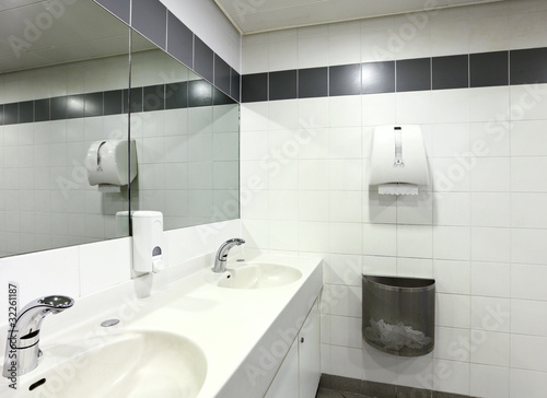 Photo: dettaglio, interno do bagno pubblico dettaglio, interno do bagno pubblico
