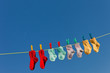 Baby Socken auf Wäscheleine