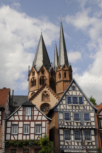 Photo: Fachwerkhäuser und Marienkirche in Gelnhausen Fachwerkhäuser und Marienkirche in Gelnhausen