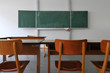 Klassenzimmer mit Tafel