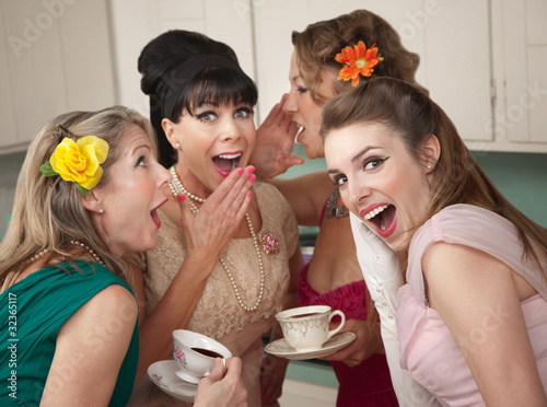 Foto: Woman Whispering Secret Woman Whispering Secret