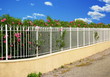 Clôture et  lauriers-roses