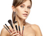 Photo en ligne au meilleur prix beautiful woman holding makeup brushes set