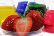 chemiegläser mit erdbeeren