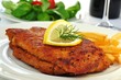 Cordon Bleu mit Pommes und Salat