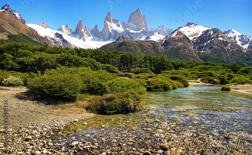 Foto: Naturlandschaft mit Fitz Roy in Argentinien, Südamerika. Naturlandschaft mit Fitz Roy in Argentinien, Südamerika.