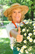 Gärtnerin mit Blumenstock