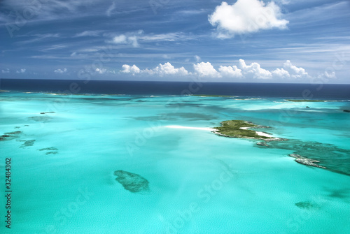 Foto: The caribbean ocean, sandbars and islands. The caribbean ocean, sandbars and islands.