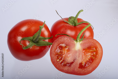 Photo: Tomaten mit Tomatenhälfte Tomaten mit Tomatenhälfte