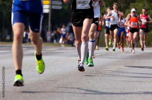 Photo: Drei Marathonläufer in der Luft Drei Marathonläufer in der Luft