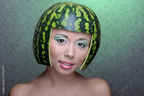 Foto: Woman with water-melon Woman with water-melon