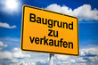 Ortsschild mit Baugrund zu verkaufen