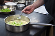 Cuisinier au travail Cuisinier au travail