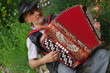 homme jouant de l'accordéon homme jouant de l'accordéon