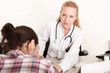 Ärztin mit Patientin