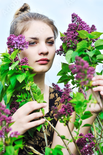 Photo: in lilac blossom in lilac blossom