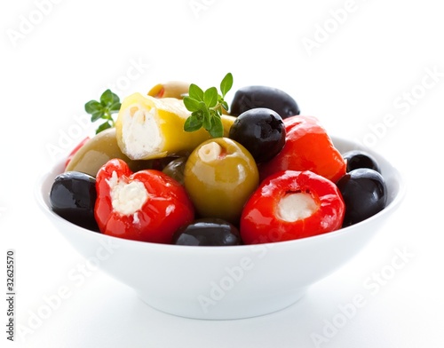 Foto: olives and stuffed peppers olives and stuffed peppers