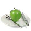Apfel auf Teller mit Besteck