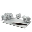 Papierkneuel, Block und Stift