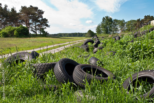 Foto: Illegal entsorgte Autoreifen Illegal entsorgte Autoreifen