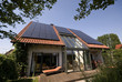 Wohnhaus mit Solarzellen