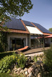 Foto: Wohnhaus mit Solarzellen Wohnhaus mit Solarzellen