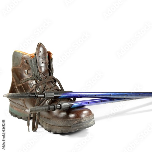 Photo: Wanderschuh mit Stöcken Wanderschuh mit Stöcken